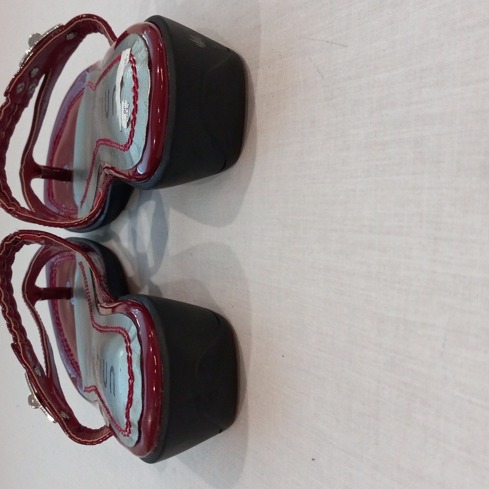 Sandals - Picture 2 of 12